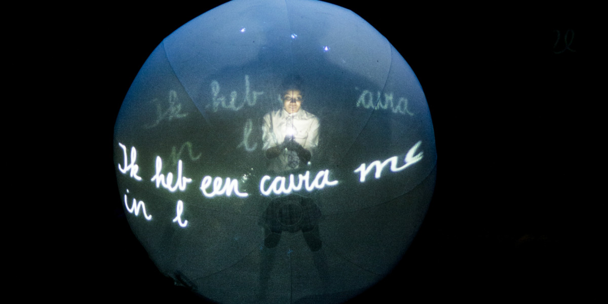 2016 - WAAROM HET KIND IN DE POLENTA KOOKT - DE MAAN